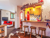 Pino Bianco: knus appartement in Madesimo, 400m van de piste - thumbnail 2