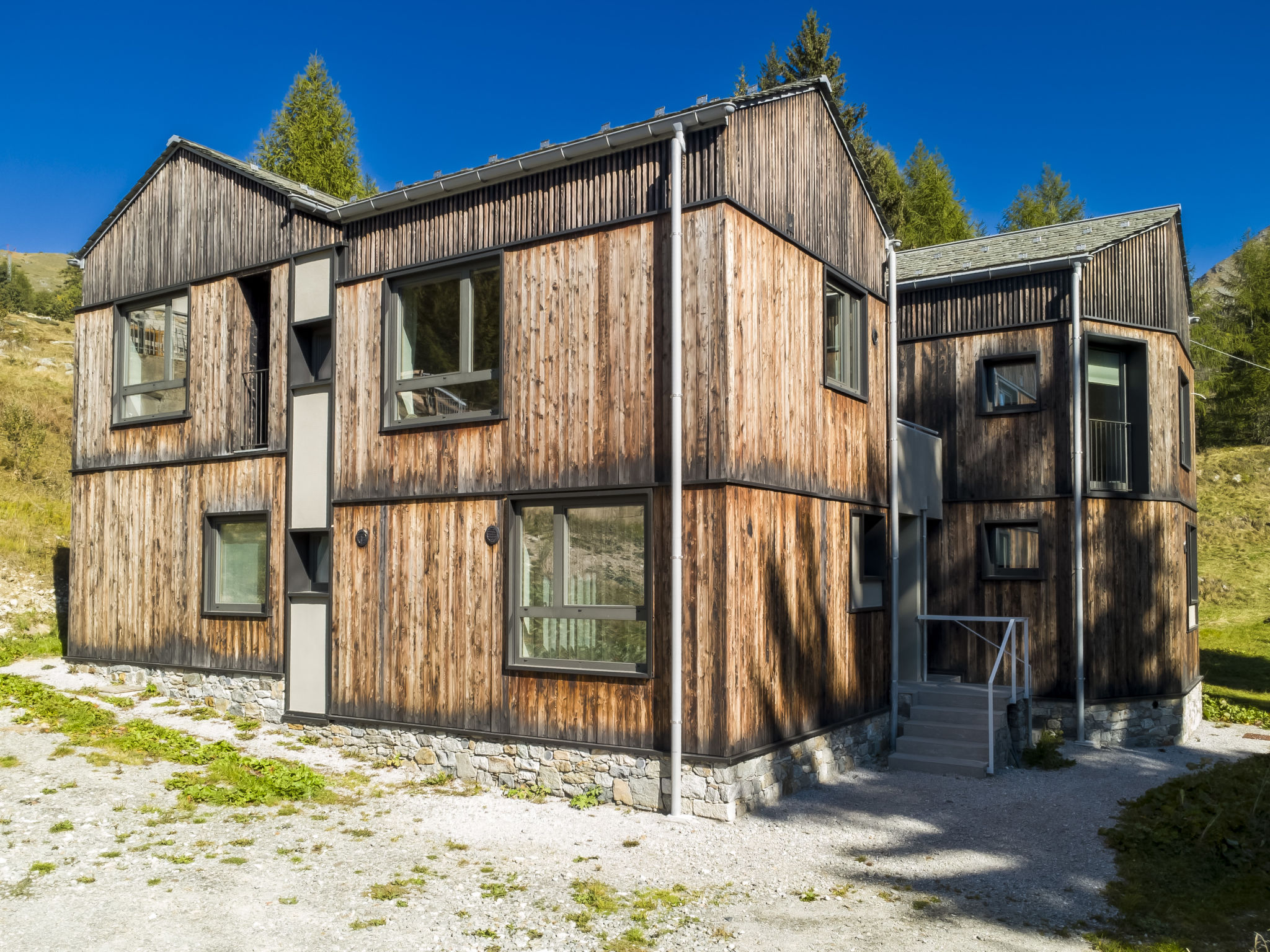 Crestun Design Duplex — House (3 of 42)