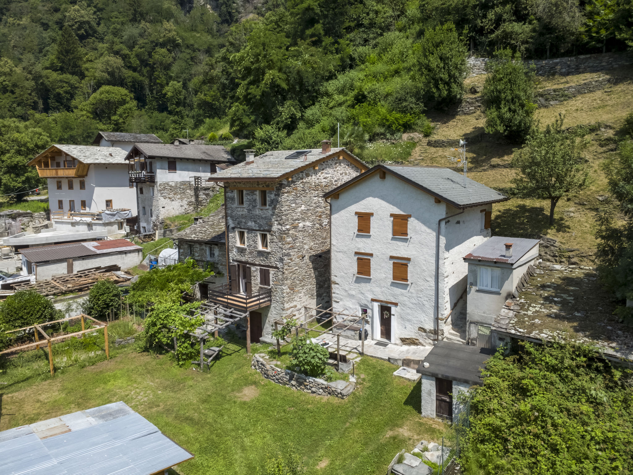 Borgonuovo Waterfall's House - Buiten