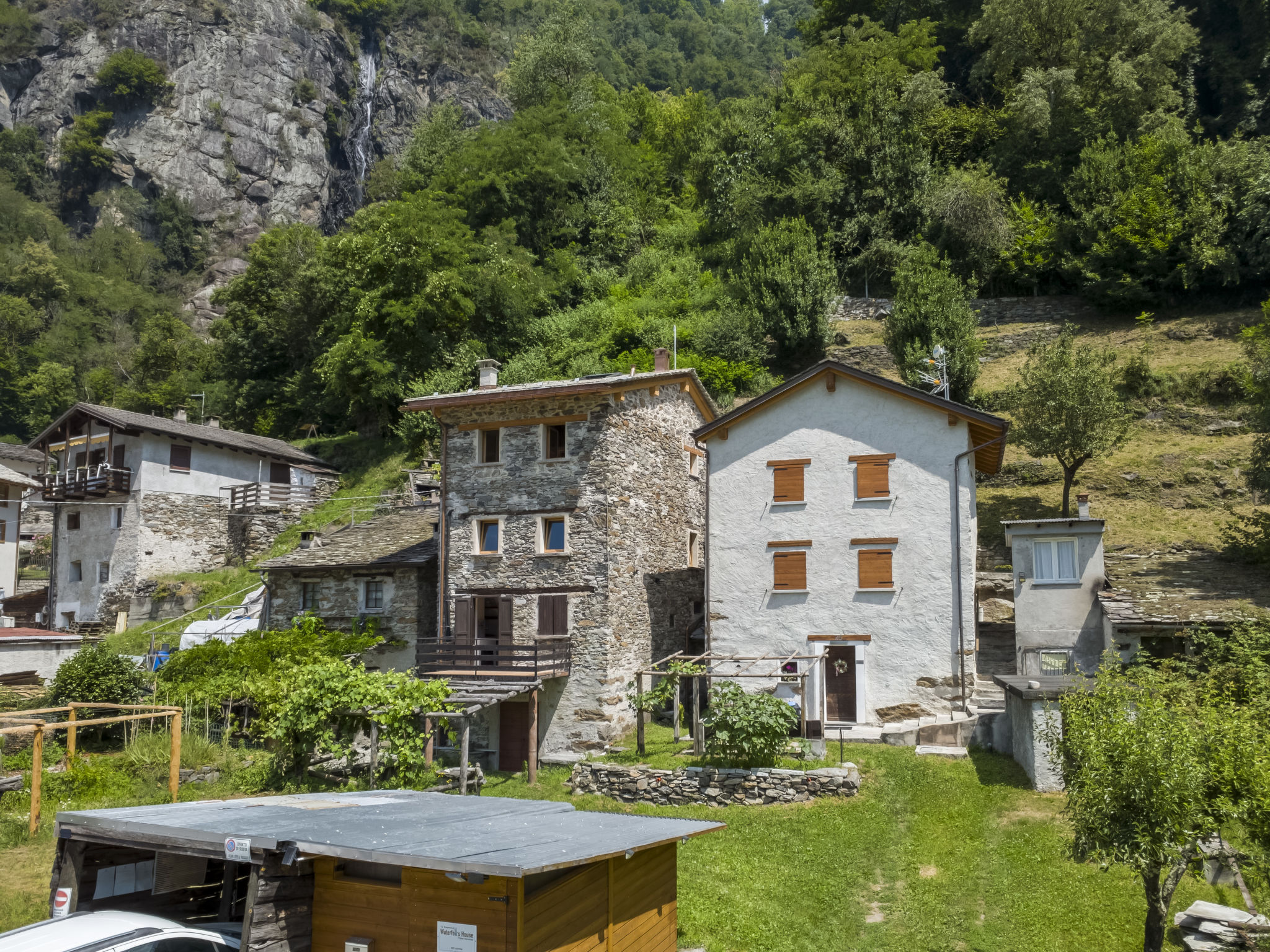 Borgonuovo Waterfall's House - Buiten