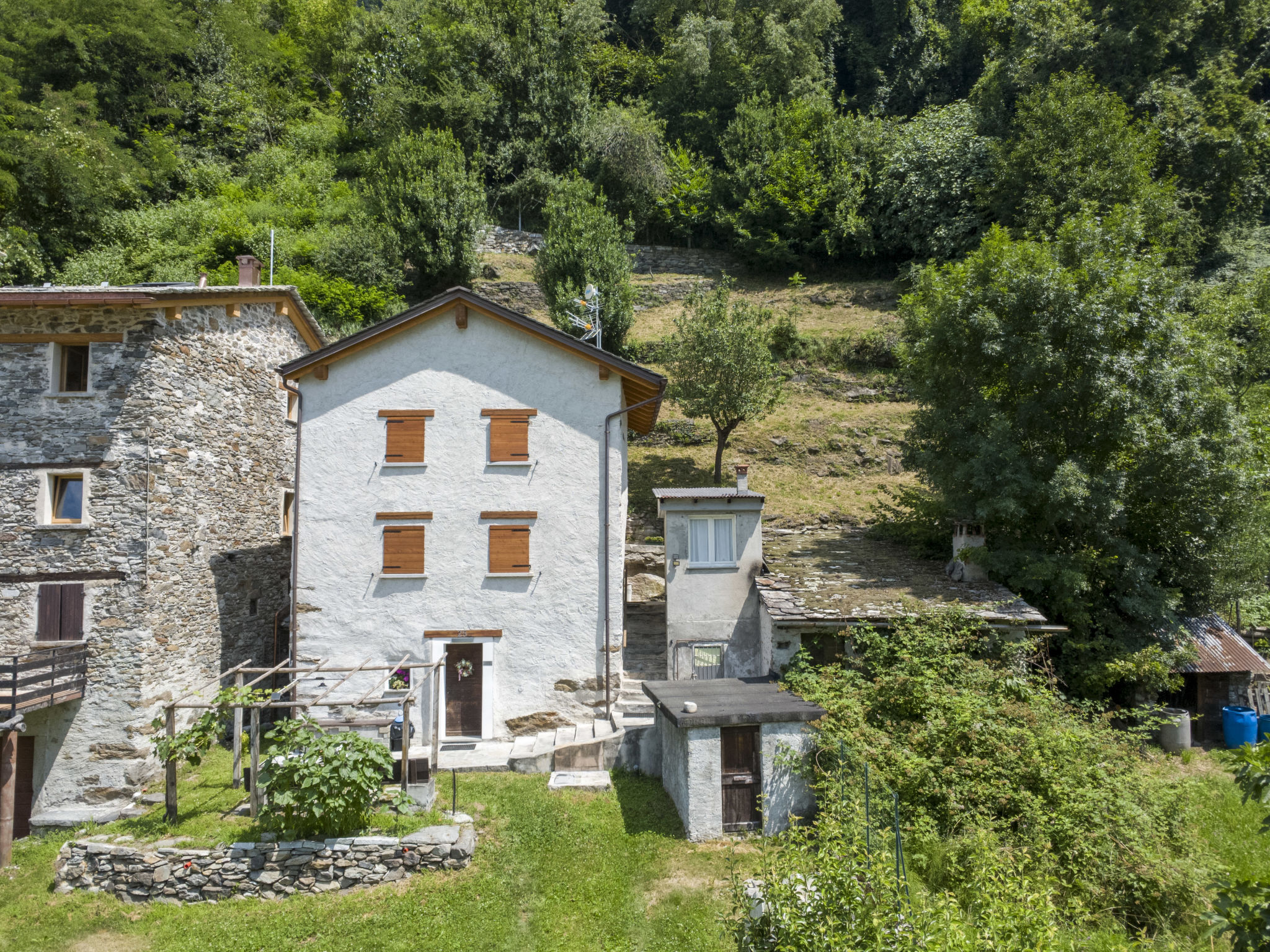 Borgonuovo Waterfall's House - Buiten
