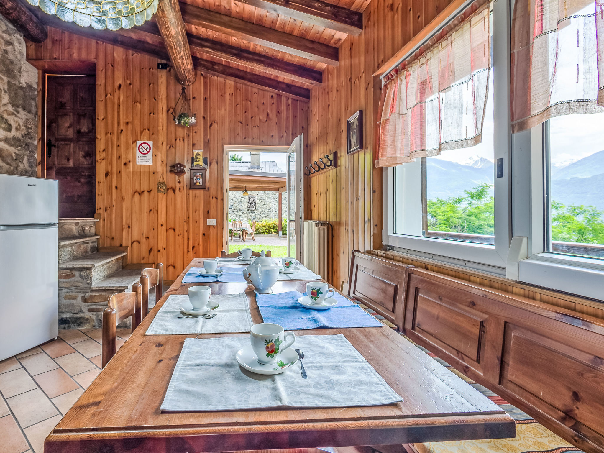 Moncucco Mountain Home-Dedans