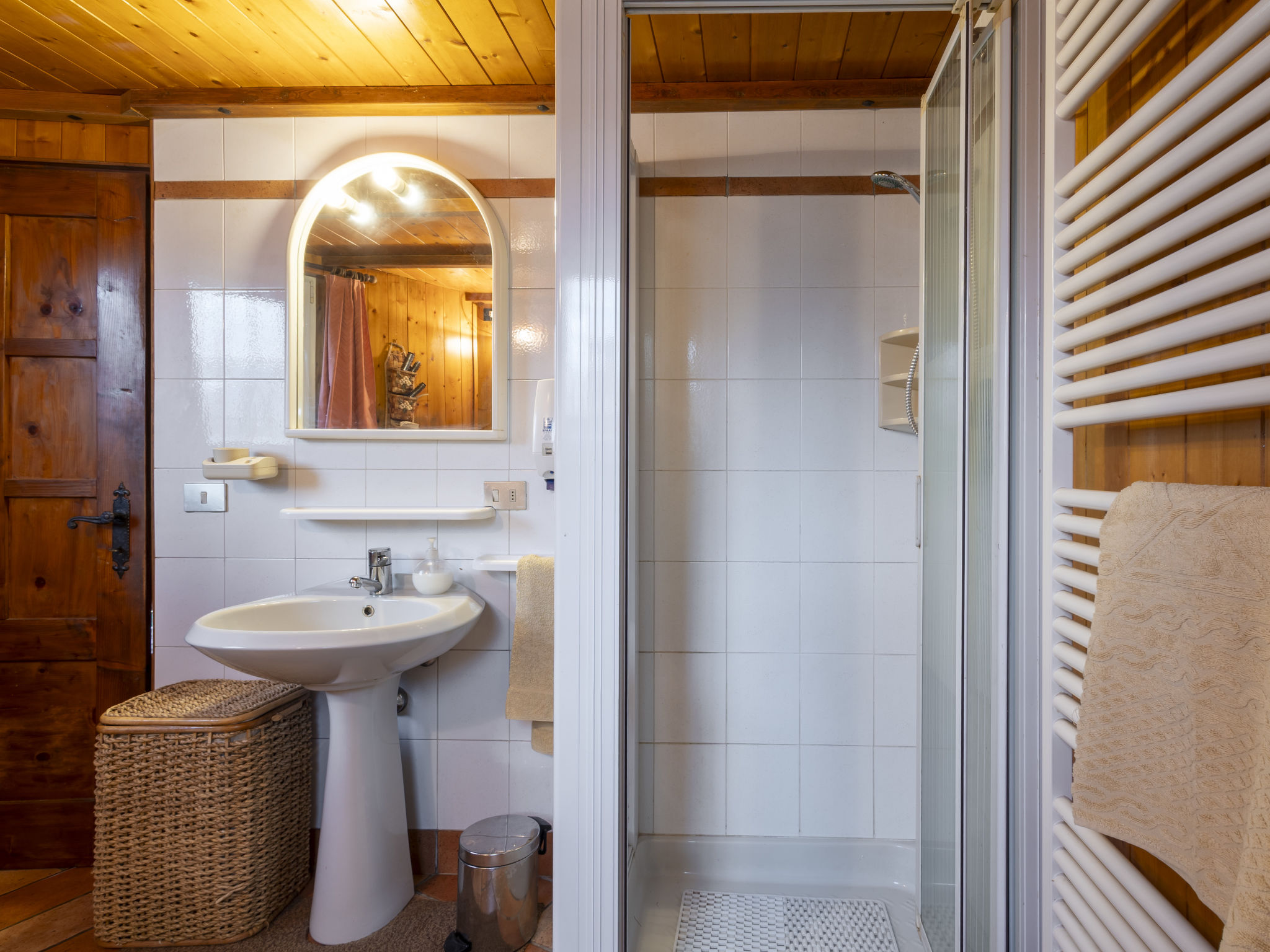 Moncucco Mountain Home-Dedans