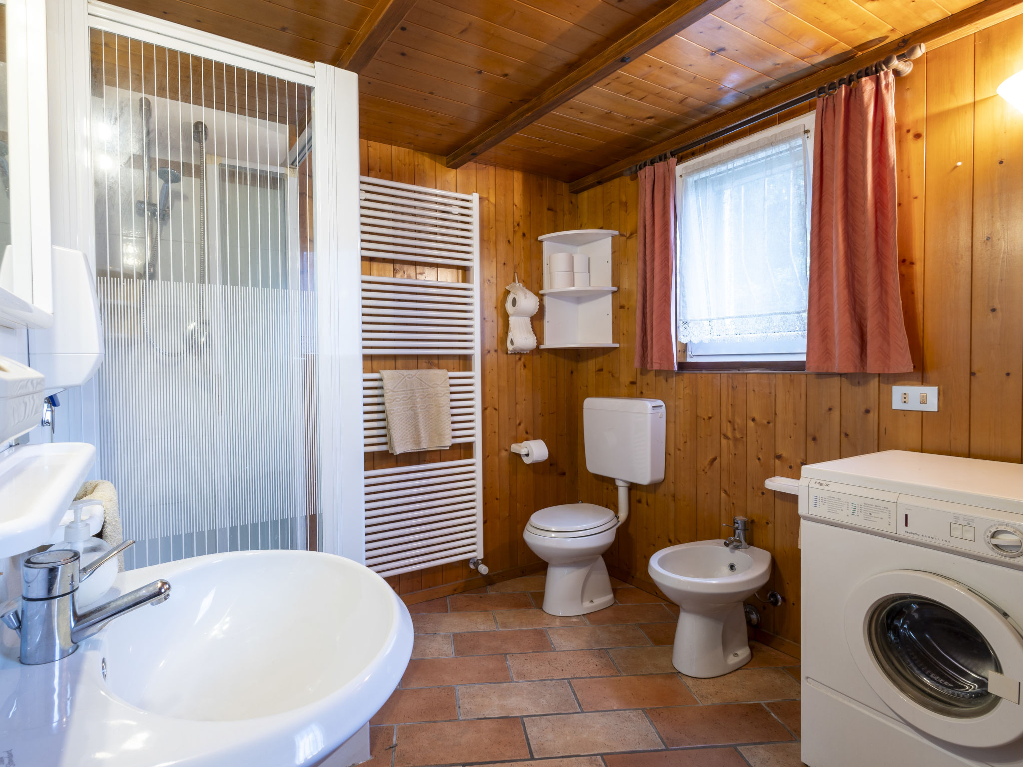 Moncucco Mountain Home-Dedans