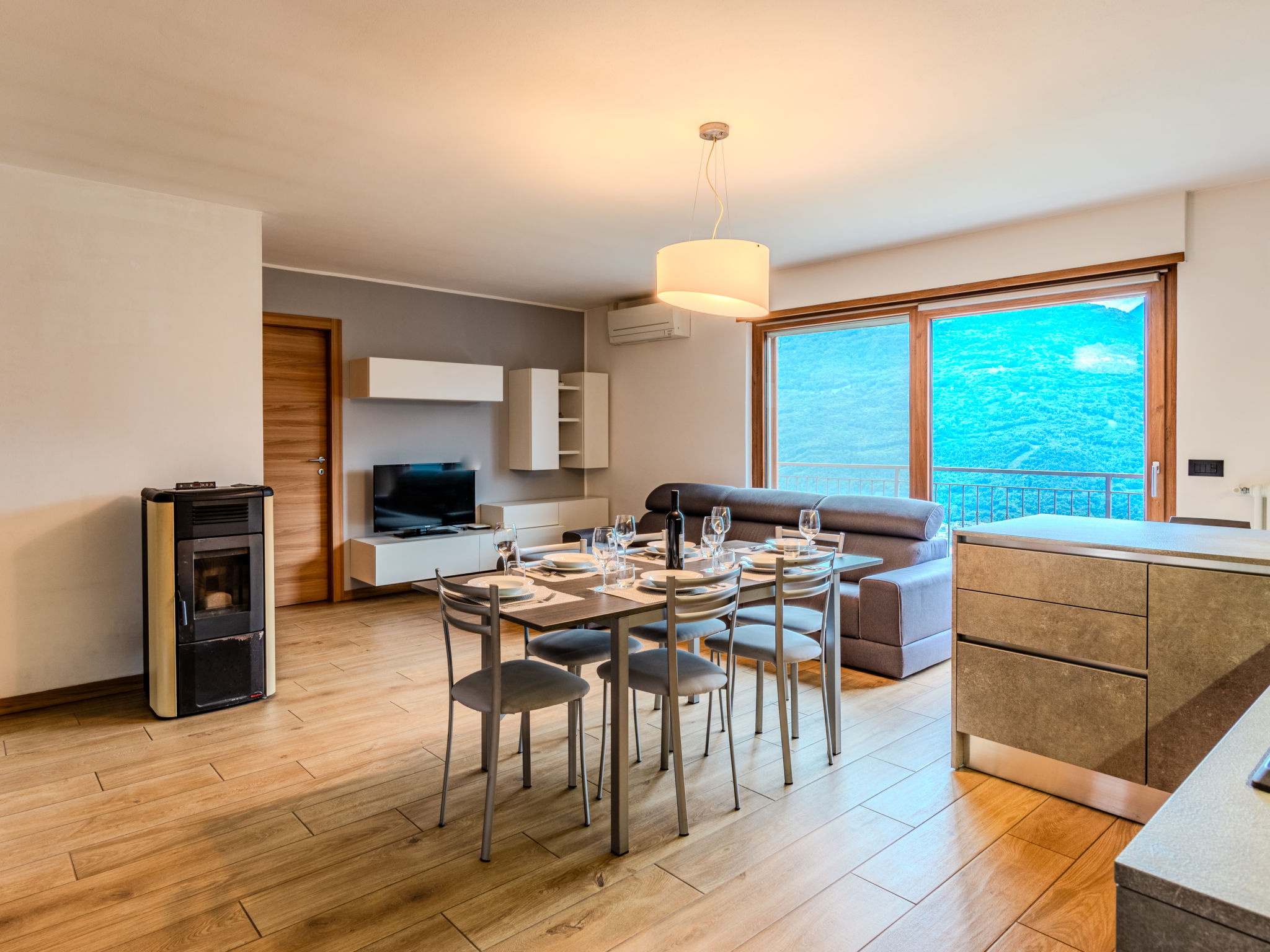 Kitchen / Dining Room