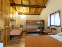 Historisch appartement in het hart van Val di Mello, direct aan de bosrand - thumbnail 4