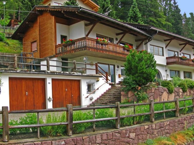 Vrijstaand appartement in Ortisei St Ulrich vlakbij de piste
