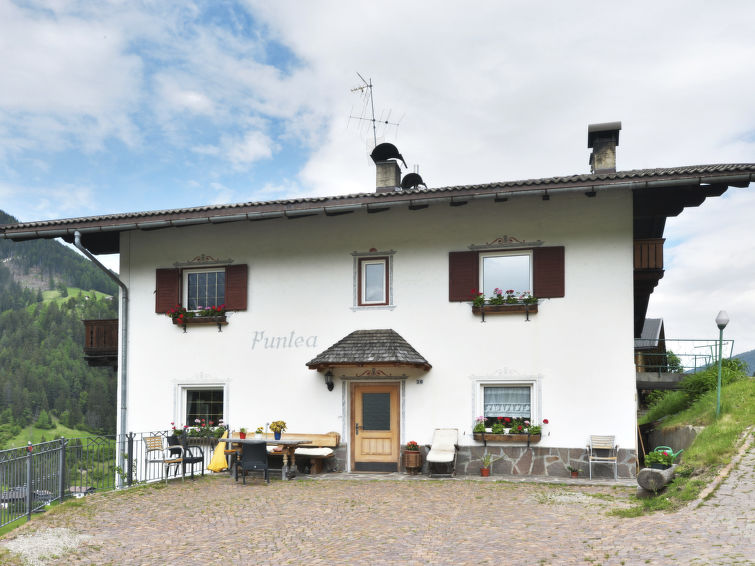 Ruim appartement Puntea in Santa Cristina voor 10 personen in Santa Cristina
