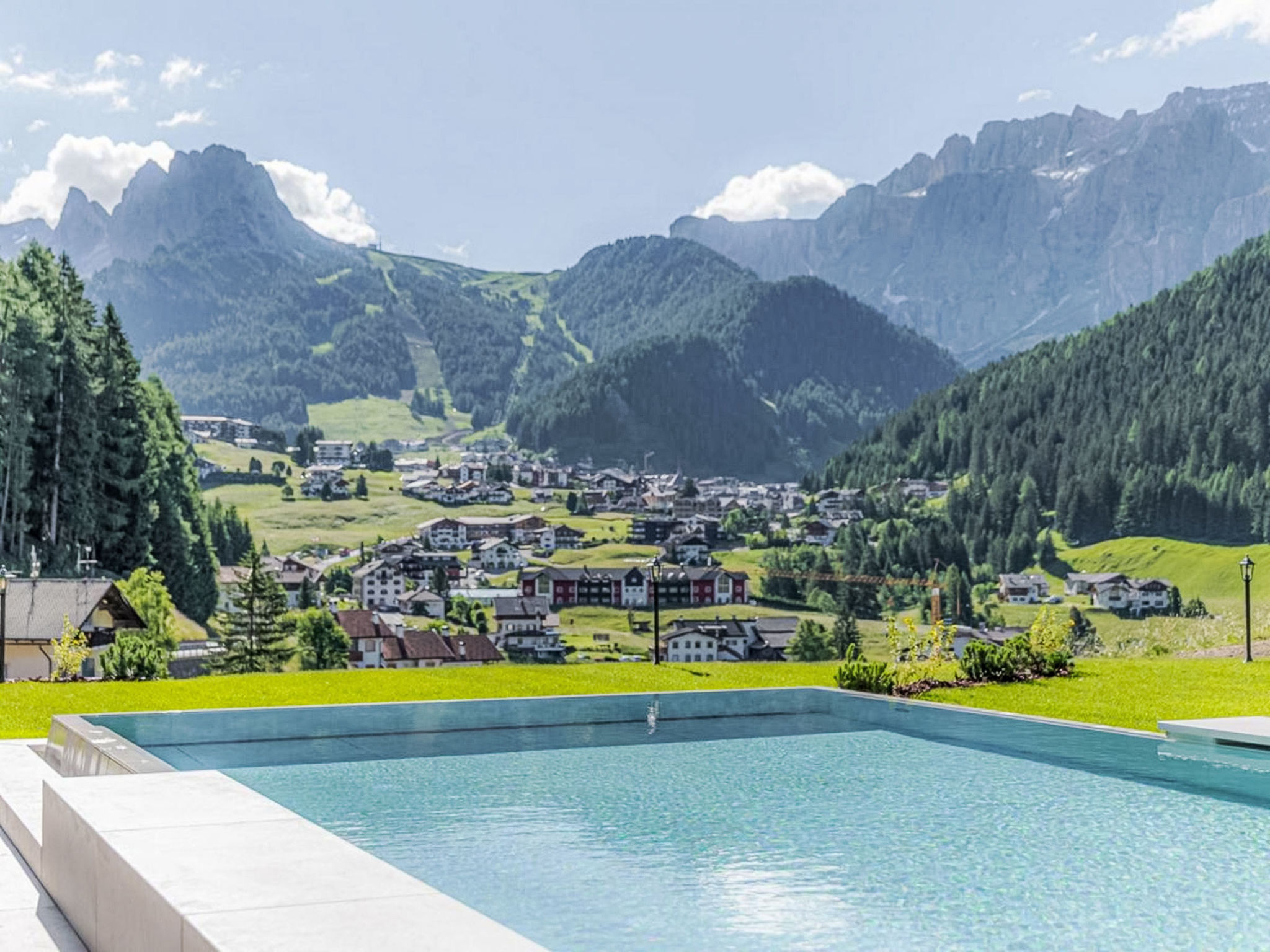 Photo of 4BR SELLA