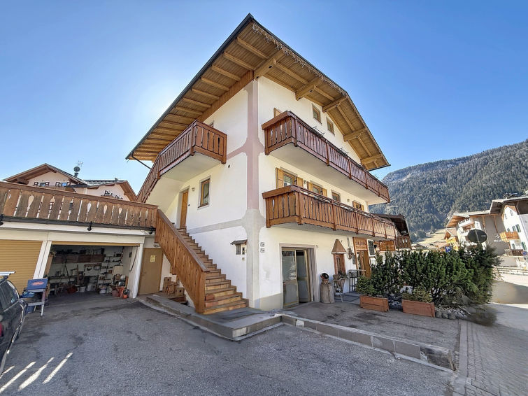4-persoons appartement met bergzicht in Pozza di Fassa in Pozza di Fassa