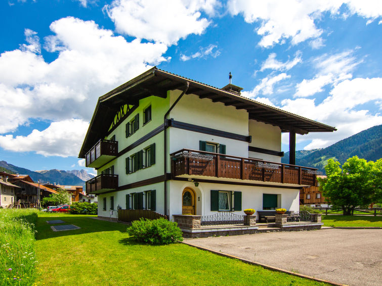 Op 1,3 km van de piste: zonnig appartement in Pozza di Fassa in Pozza di Fassa