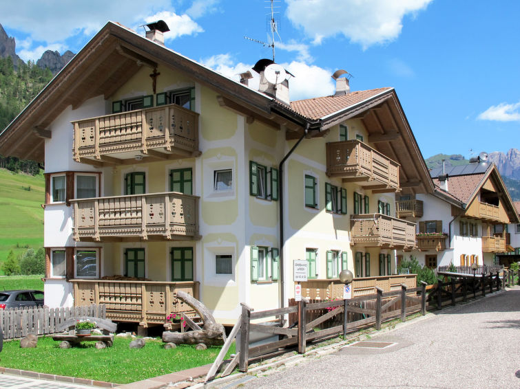 Bergzicht en rust in appartement Maura in Pozza di Fassa in Pozza di Fassa