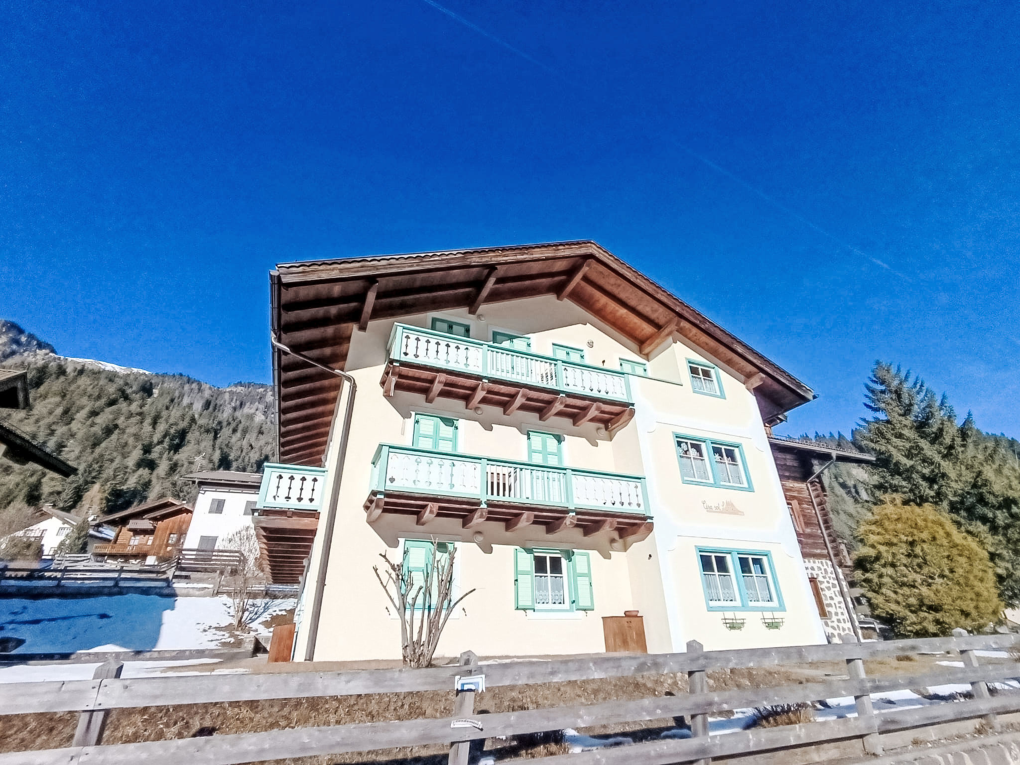 Cesa sot Larsec-Outside