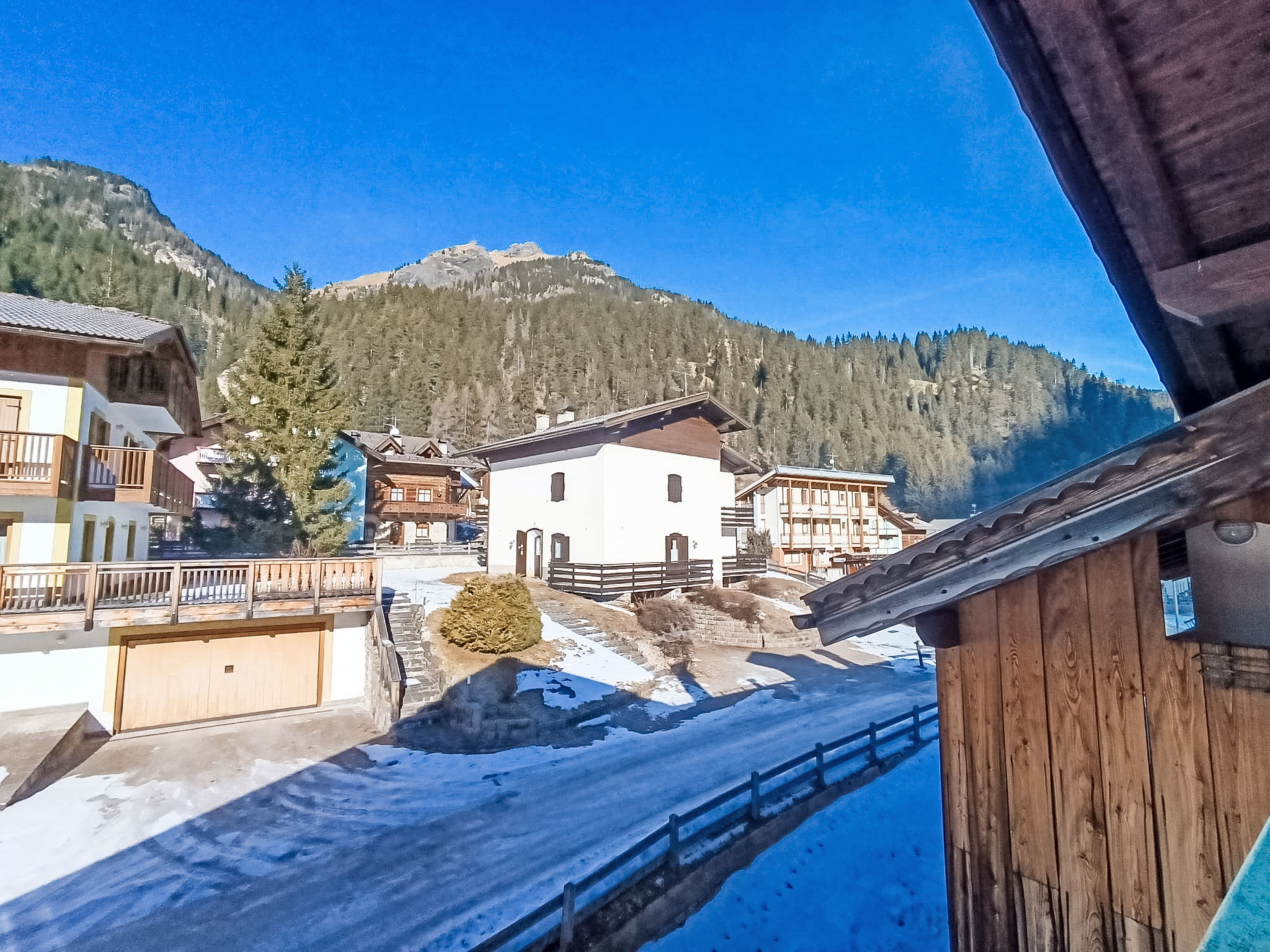 Cesa sot Larsec-Outside