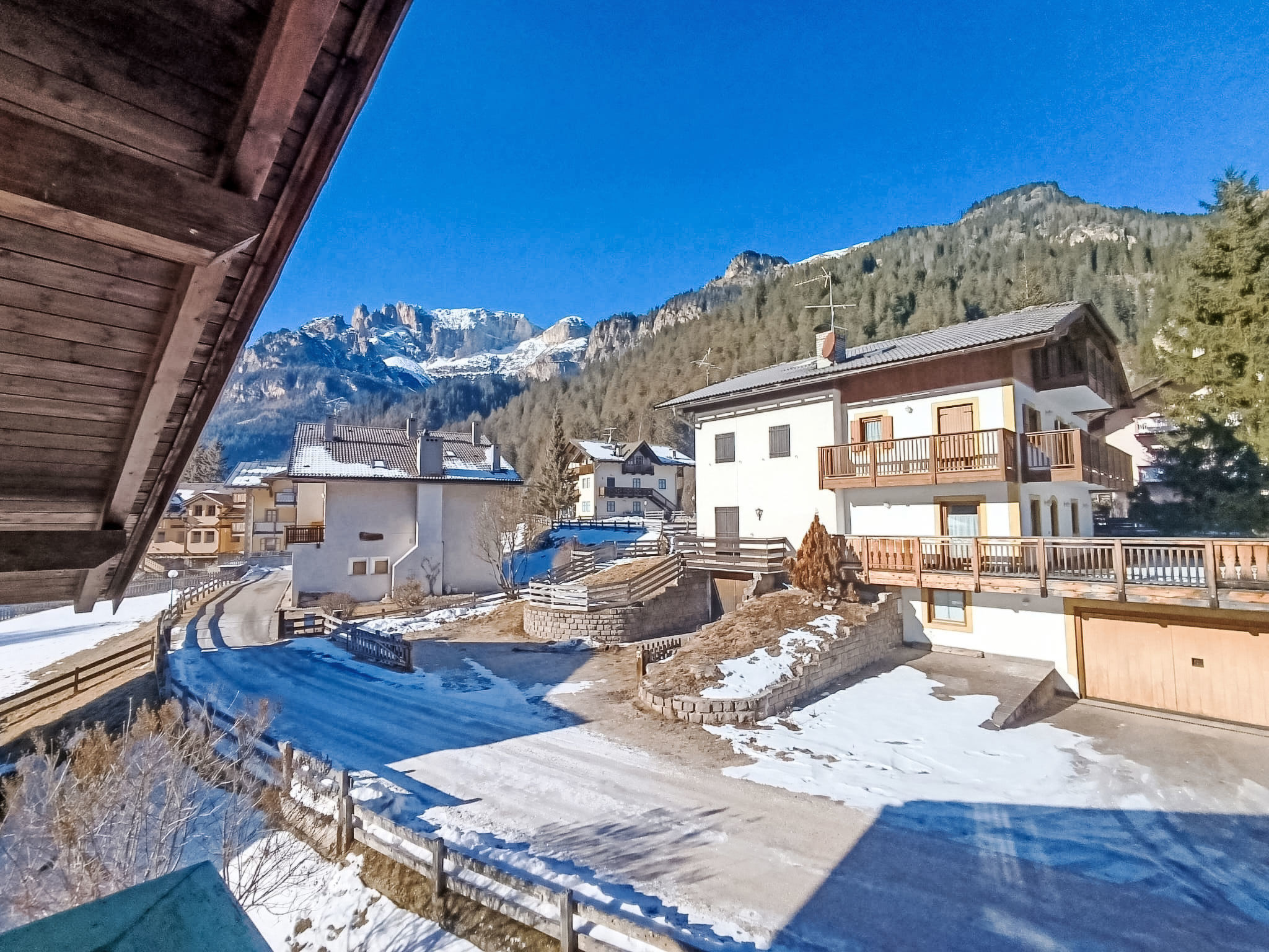 Cesa sot Larsec-Outside