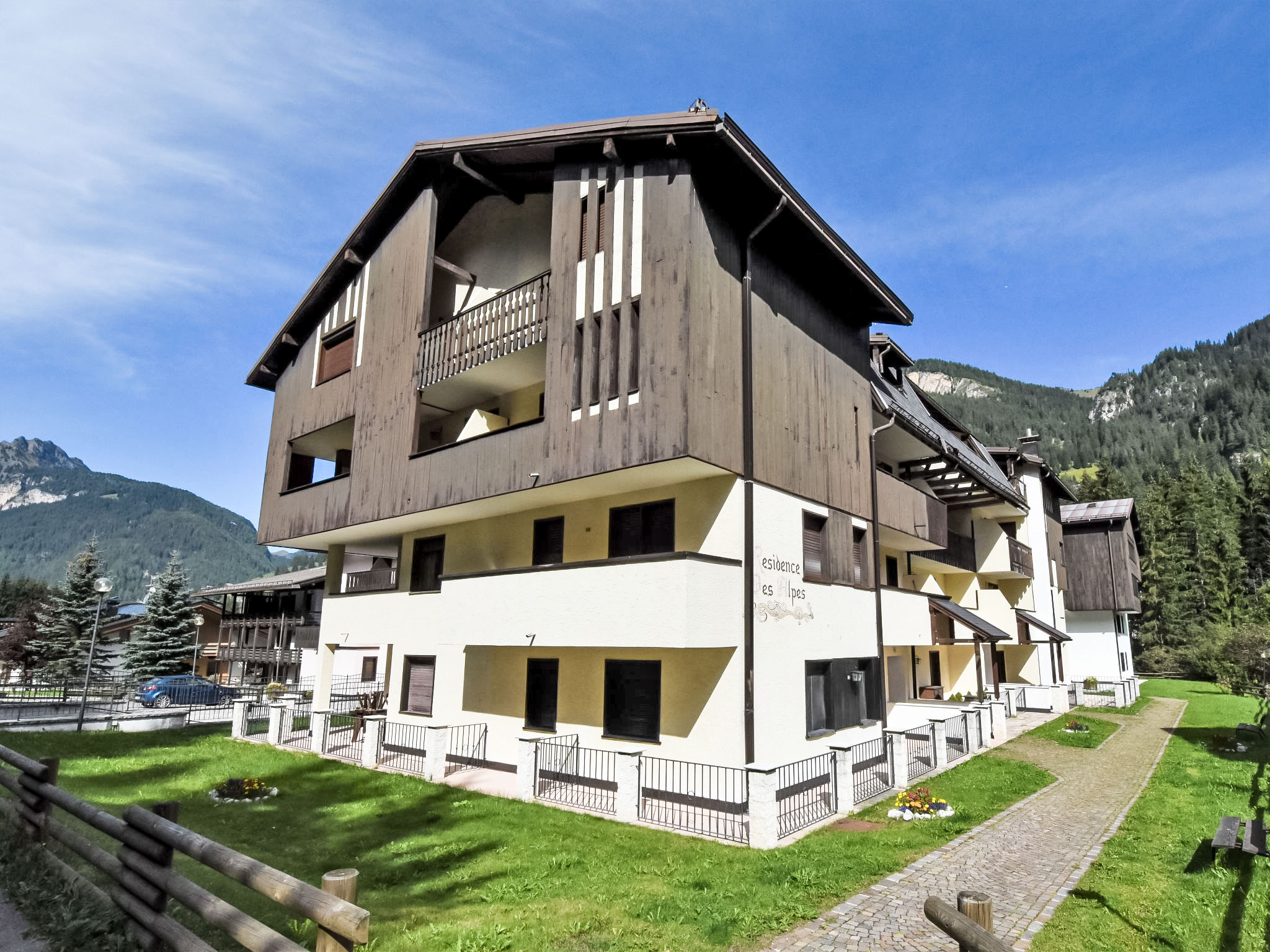 Photo of Des Alpes