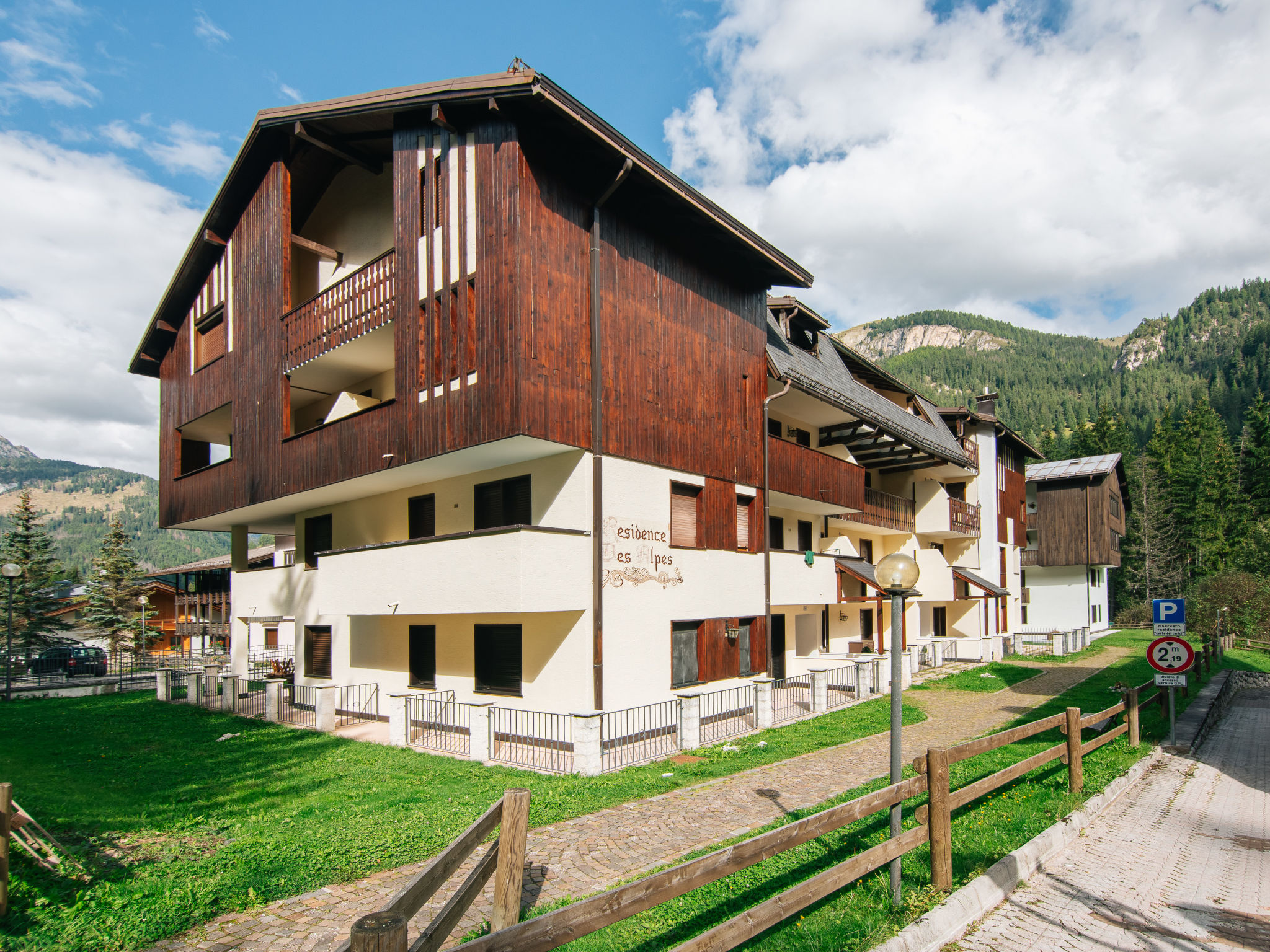 Photo of Des Alpes