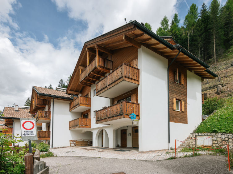 Canazei accommodation chalets for rent in Canazei apartments to rent in Canazei holiday homes to rent in Canazei