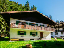 Vrijstaand chalet Cesa Minach aan de bosrand, vlakbij de piste in Canazei - thumbnail 1