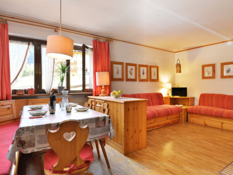 4-persoons appartement met bergzicht in Canazei in Canazei