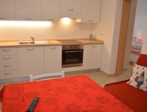 Compact studio-appartement met balkon en gedeeld zwembad in Merano - thumbnail 3