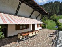 Villa Lucia: Ruime vakantievilla met grote tuin in Pellizzano, vlakbij de skipiste - thumbnail 1