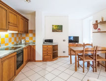 Rustiek appartement voor 7 in Malè, Trentino – vlakbij bergen, meer en skipistes - thumbnail 2