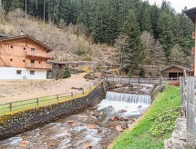 Rustiek appartement voor 7 in Malè, Trentino – vlakbij bergen, meer en skipistes - thumbnail 1