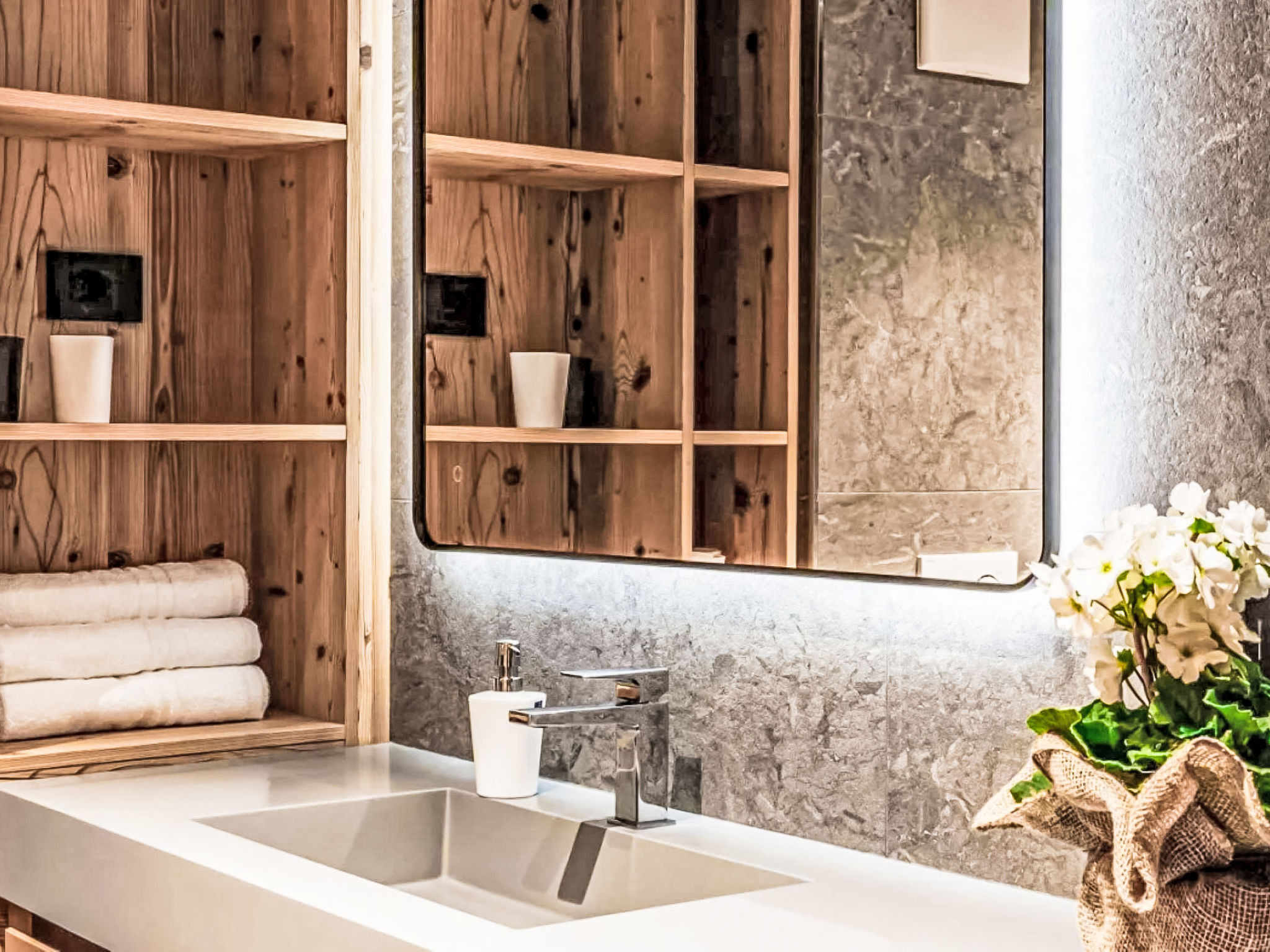 La Granda e la Piciola-Binnen