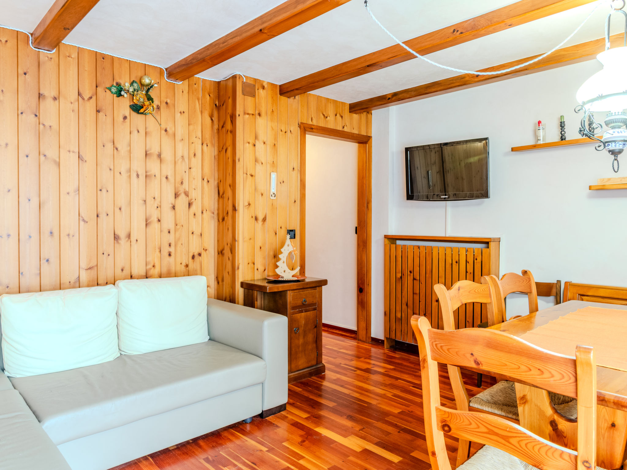 Calvet — Living Room (4 of 21)