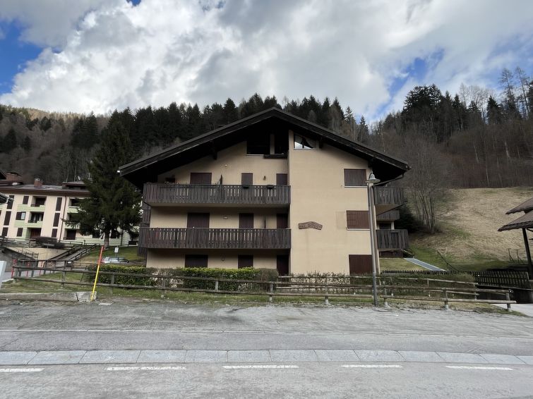 Pinzolo accommodation chalets for rent in Pinzolo apartments to rent in Pinzolo holiday homes to rent in Pinzolo