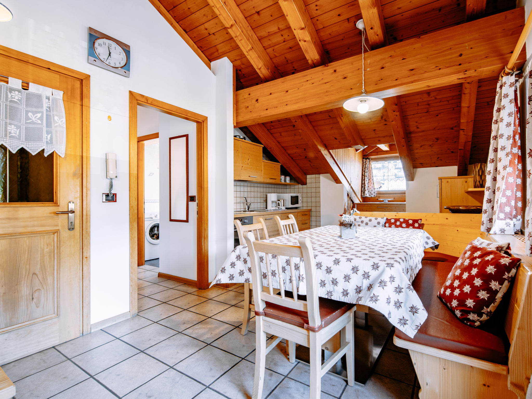 Appartement Carmen – Cuisine et coin repas, photo 9 sur 38