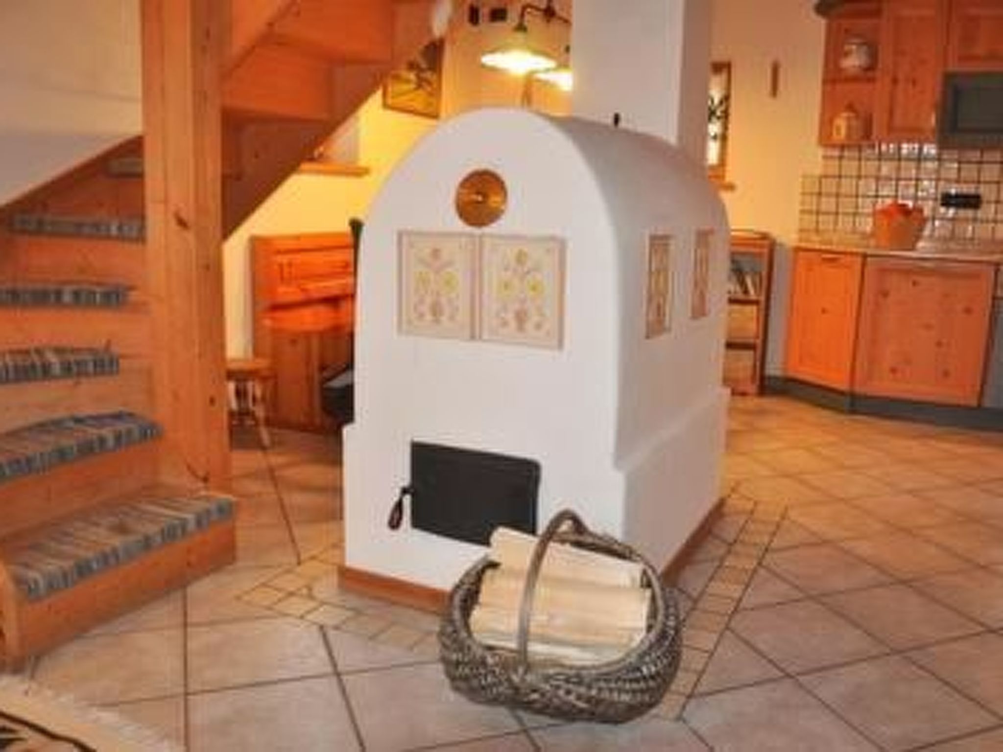 Romantisches Chalet in den Wiesen der Dolomiten-Binnen