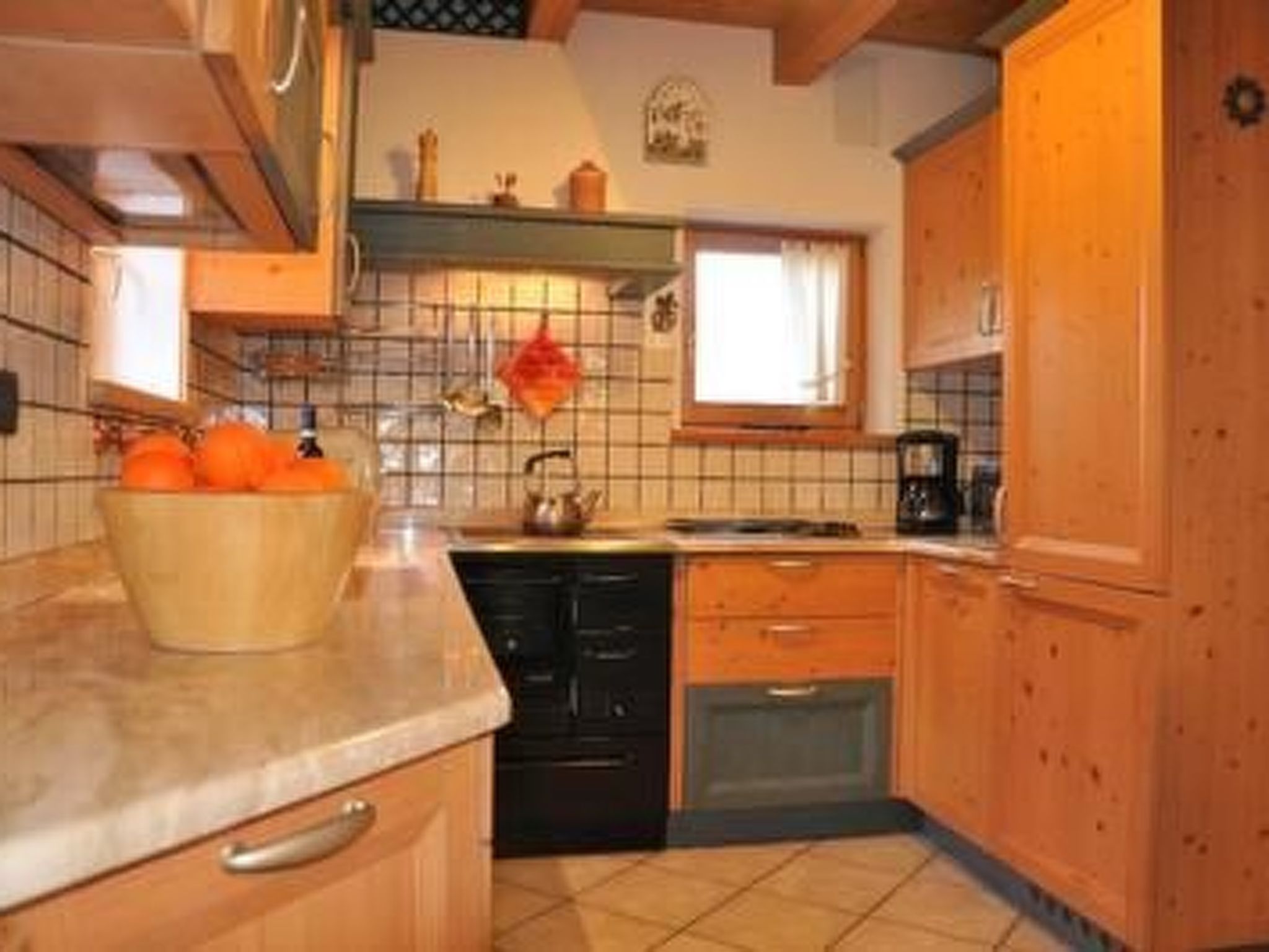 Romantisches Chalet in den Wiesen der Dolomiten-Binnen