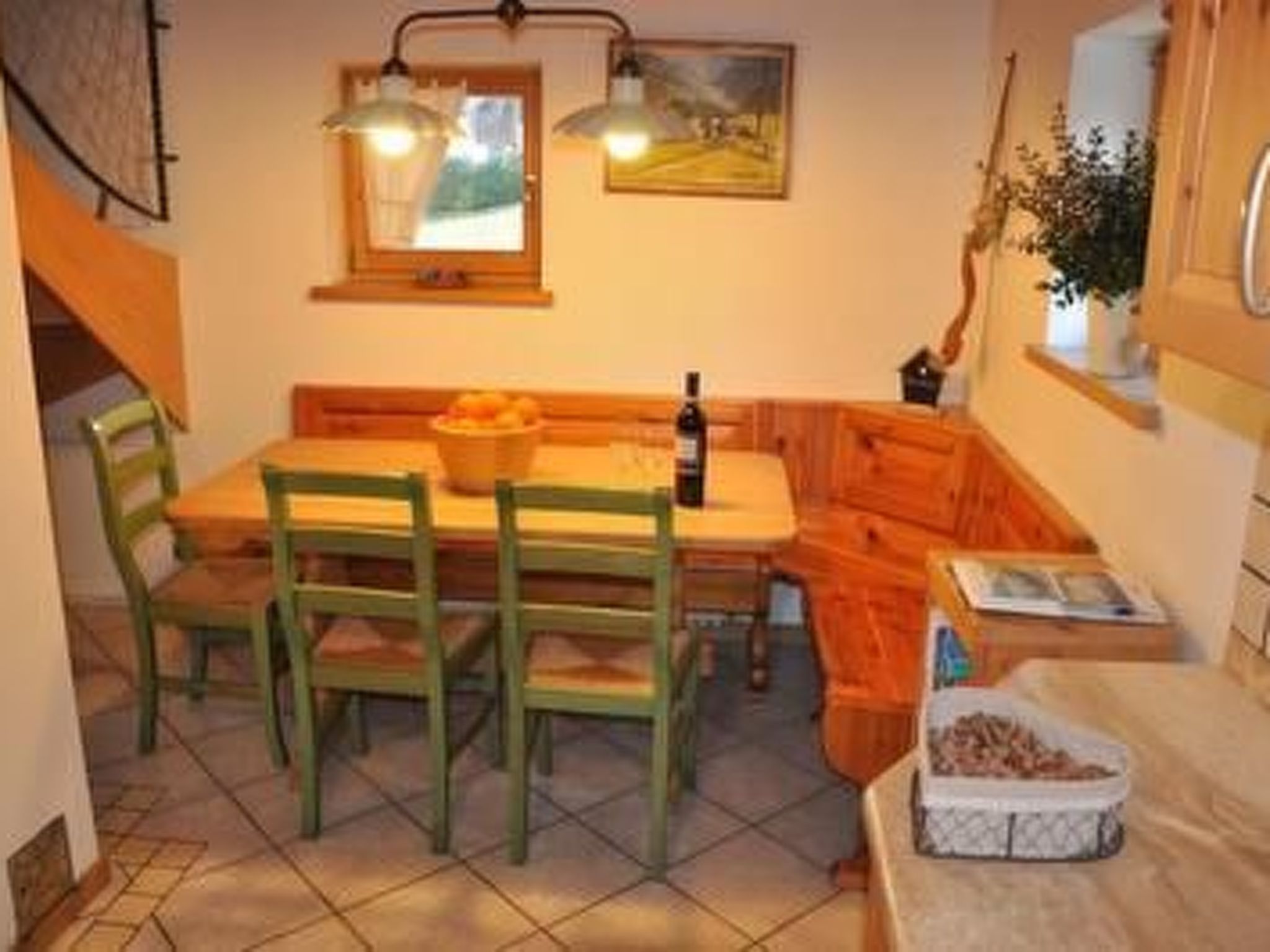 Romantisches Chalet in den Wiesen der Dolomiten-Binnen