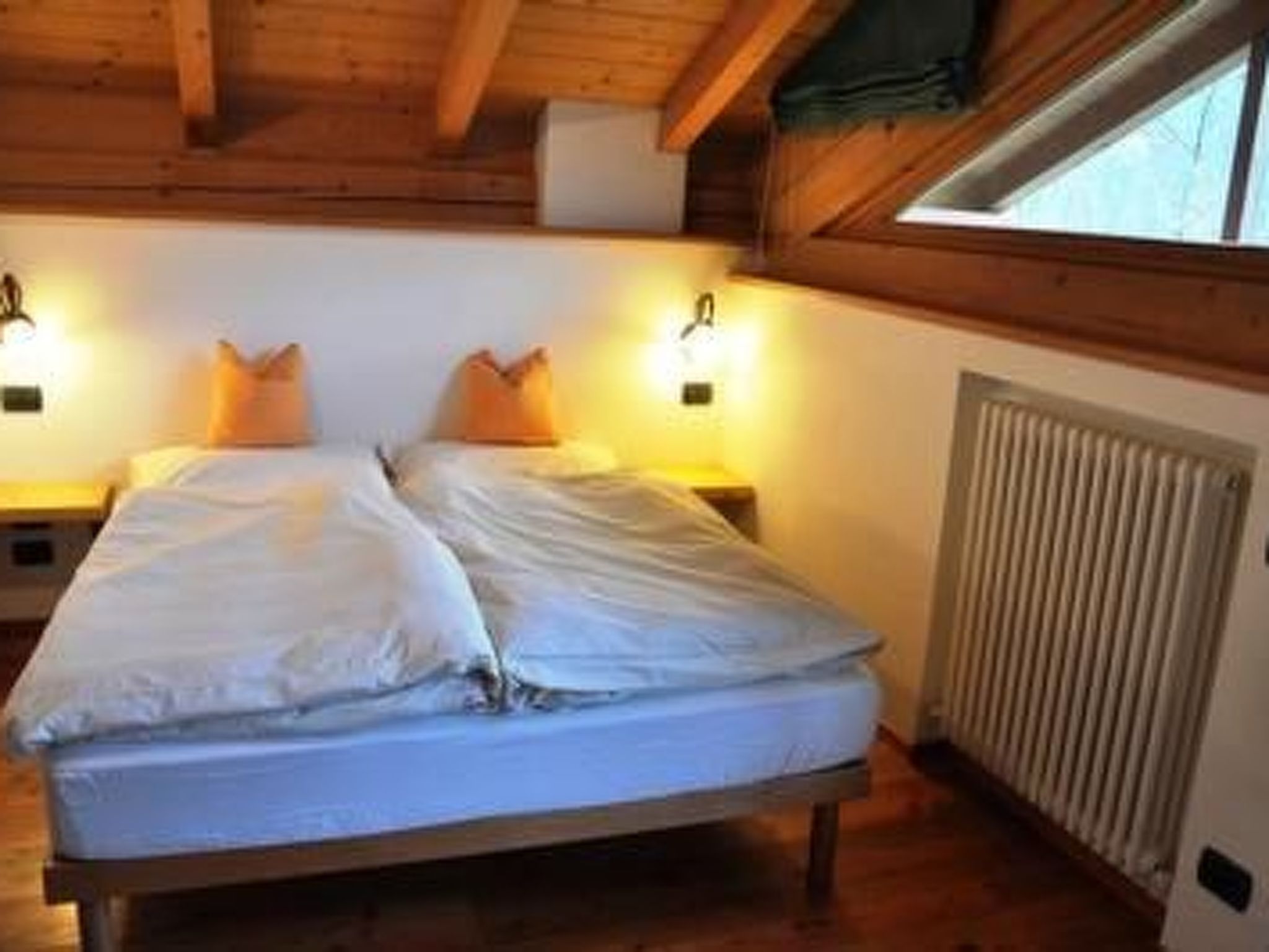 Romantisches Chalet in den Wiesen der Dolomiten-Binnen