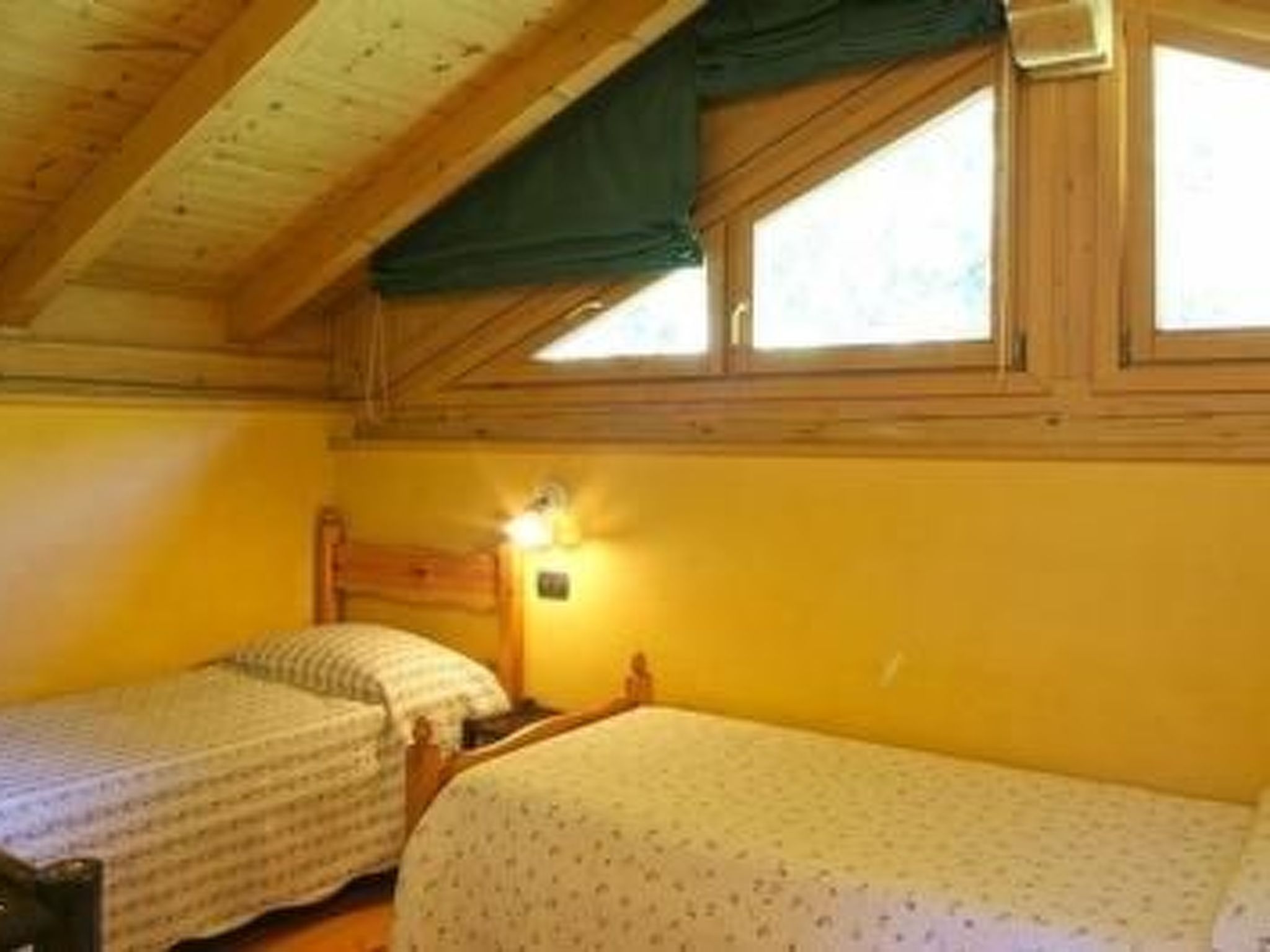 Romantisches Chalet in den Wiesen der Dolomiten-Binnen