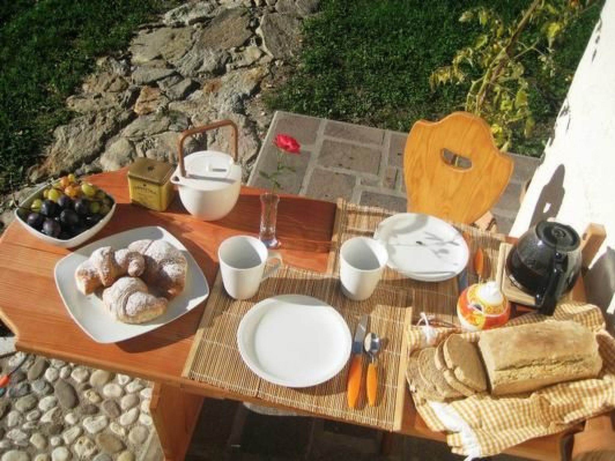 Romantisches Chalet in den Wiesen der Dolomiten-Binnen