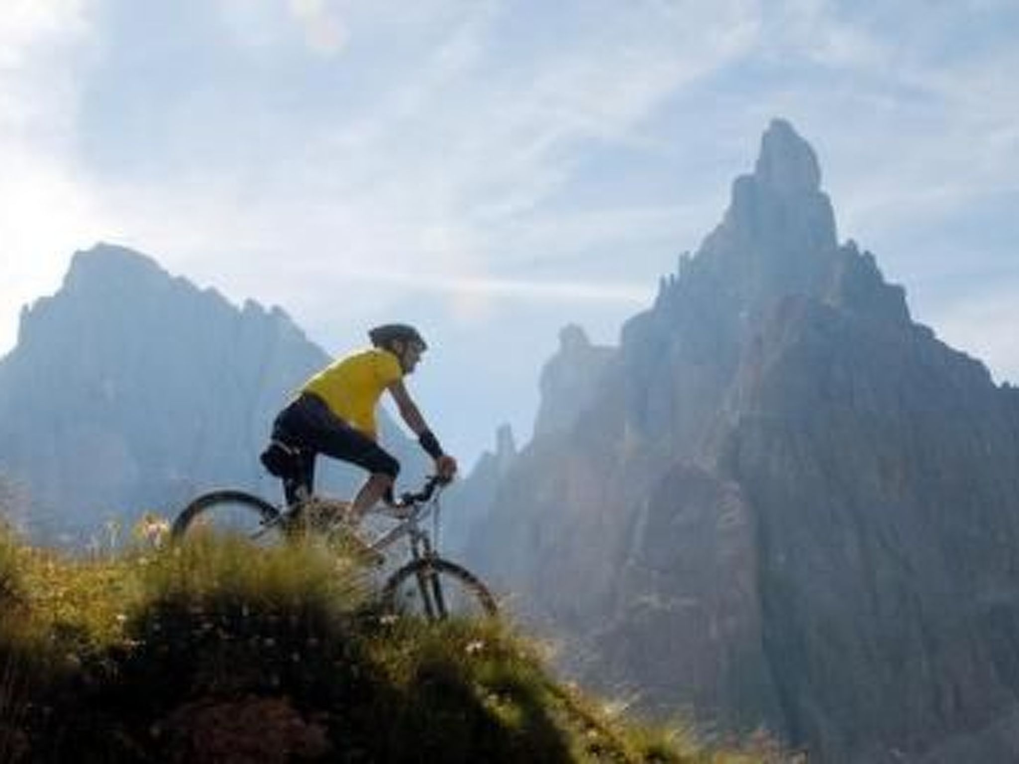 Romantisches Chalet in den Wiesen der Dolomiten-Binnen