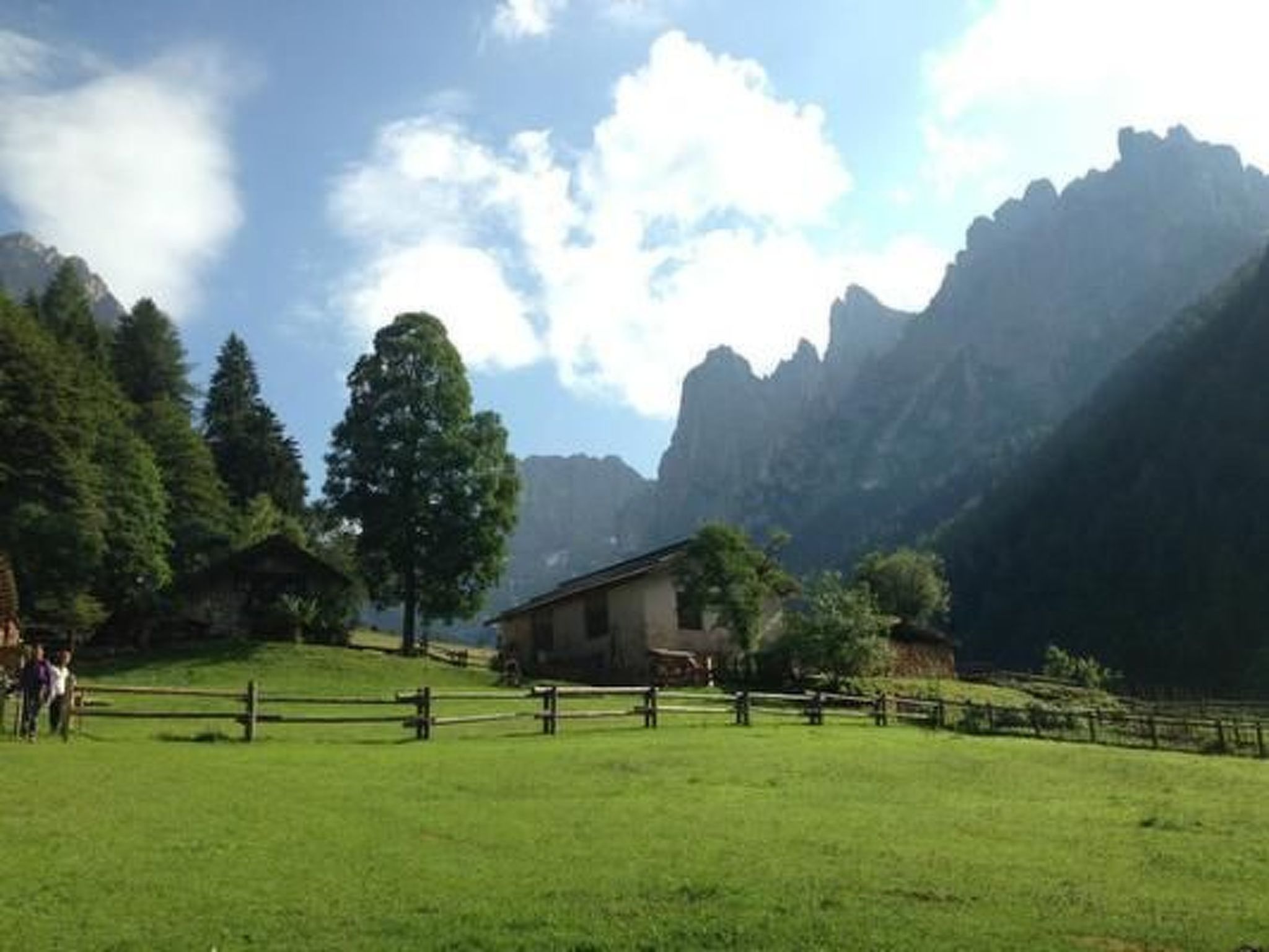 Elegantes und geräumiges Dachgeschosszimmer in den Dolomiten-Dedans