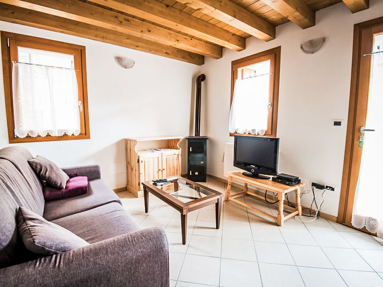 Vakantiehuis met open haard en meerzicht aan Lago di Barcis in Barcis Lake