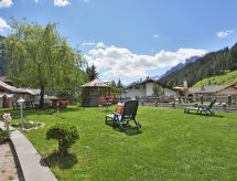 Zonnig appartement met tuin en bergzicht in Campitello, vlakbij de Dolomieten - thumbnail 6