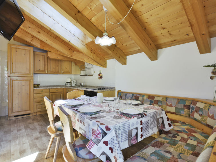Zonnig appartement Cecilia in Campitello voor 6 personen in Campitello
