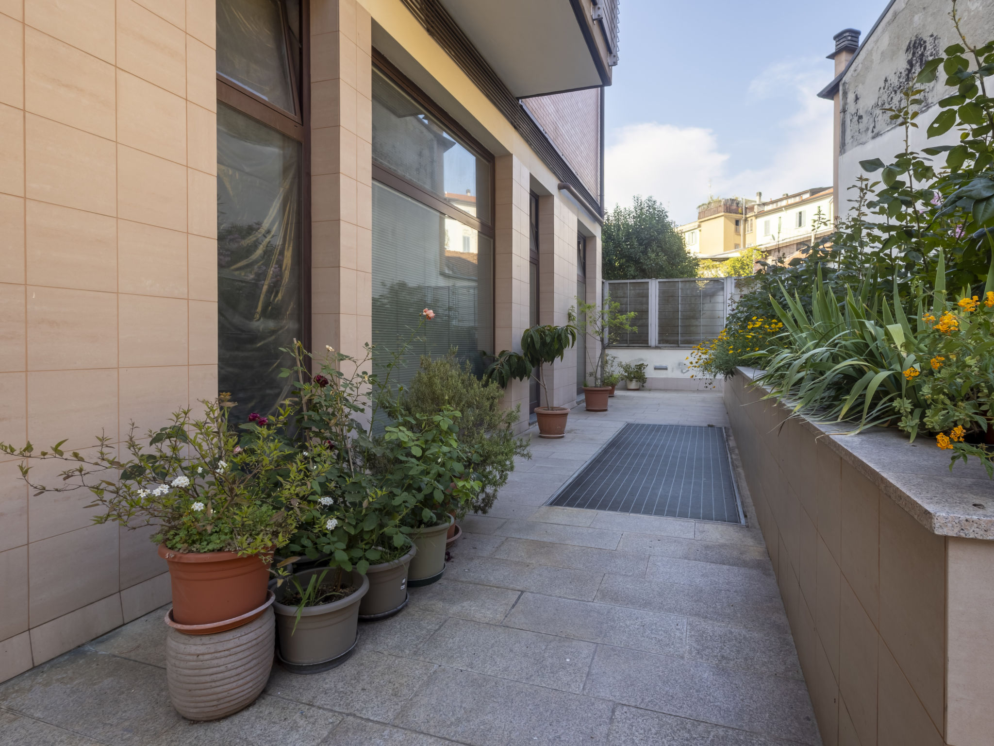 NoLo Garden Loft - Outside