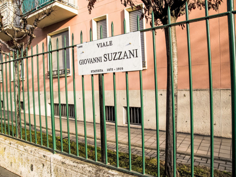 Photo of Suzzani Flat