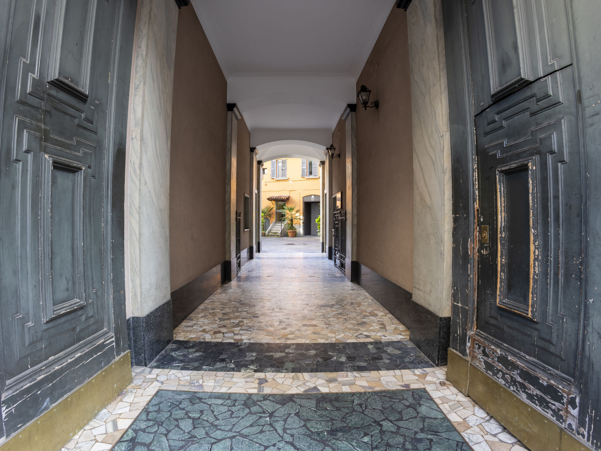 Terraggio Mansard-Outside