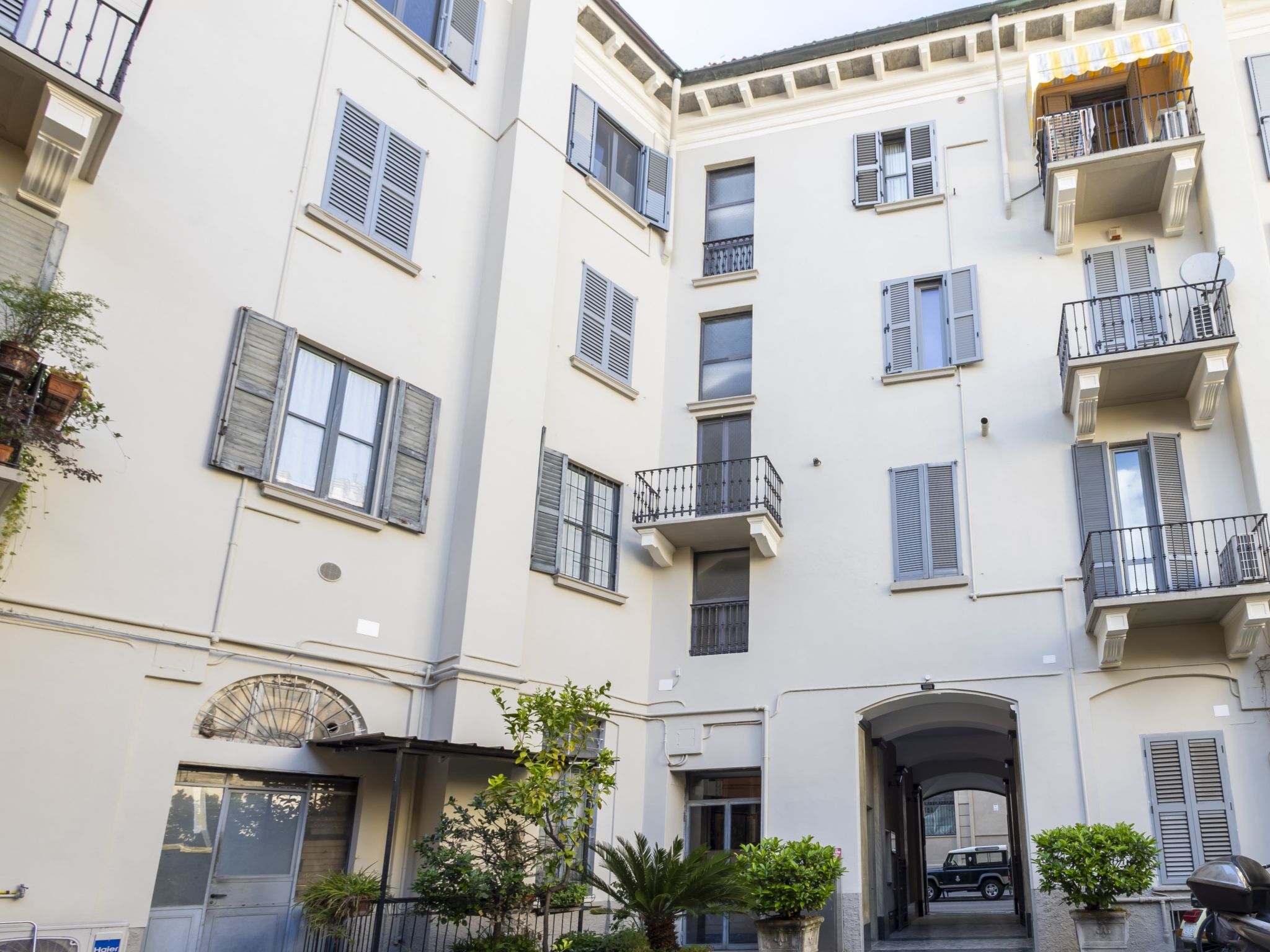 Terraggio Mansard-Outside