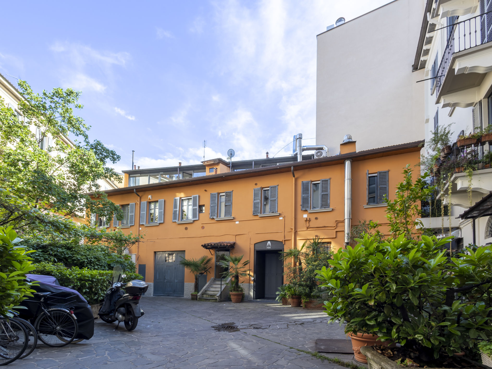 Terraggio Mansard-Outside