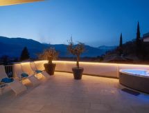 Penthouse met panoramisch uitzicht, jacuzzi en privé-sauna nabij Merano - thumbnail 1