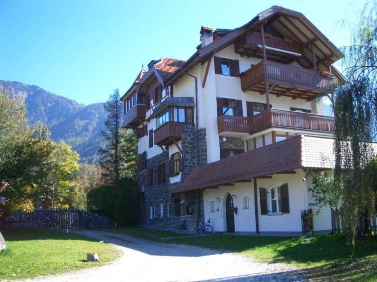 VILLA - LAURIN